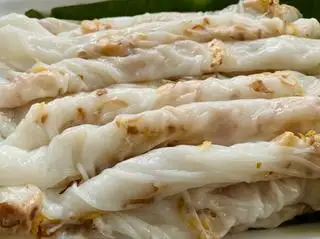 Bánh cuốn hành phi (0.5kg) - 75.000 ₫ tại Tuấn Hoa - Bánh Cuốn Hà Nội & Bánh Mướt Nghệ An - Nguyễn Xí