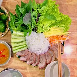 Mẹt cuốn thịt luộc chấm mắm nêm - 65.000 ₫ tại Bún Đậu Mắm Tôm & Nem Nướng Nha Trang Ăn Là Dính - Bờ Bao Tân Thắng