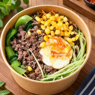 Hình ảnh Mì Tương Đen Koreno Trộn Bò Băm + Trứng Ốp La + Rau Ăn Kèm.