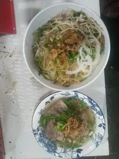 Hủ tiếu mì tươi nước - khô - 40.000 ₫ tại Quán Thương - Hủ Tiếu, Bún Bò Huế & Bánh Canh - Lê Văn Lương