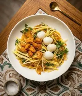 Hình ảnh Bánh Tráng Trộn Tóp mỡ - Trứng Cút lòng đào