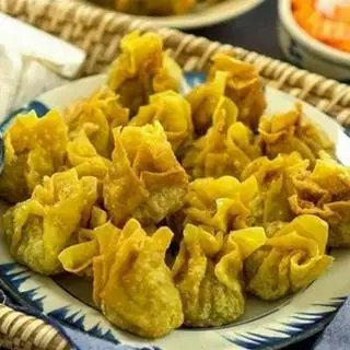 Hoành Thánh Chiên - 8.000 ₫ tại Cá Viên Chiên Yolo - Lê Văn Thọ