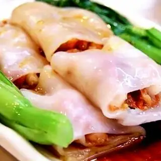 Hình ảnh Bánh cuốn nhân thịt thêm trứng lòng đào