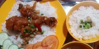 cơm tấm đùi gà sốt nước mắm  - 50.000 ₫ tại Cơm Tấm & Mì Trộn Kim Toàn - Huỳnh Tấn Phát