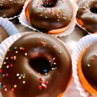 Bánh Donut - 20.000 ₫ tại Tiệm Bánh Kem Gia Bảo - Phổ Quang