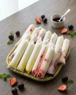 Sữa Chua Túi Vị Việt Quất - 9.000 ₫ tại Trà Sữa Moon - Nguyễn Thị Nhỏ