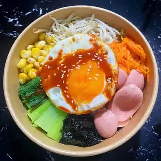 Hình ảnh CƠM TRỘN TRỨNG + XÚC XÍCH