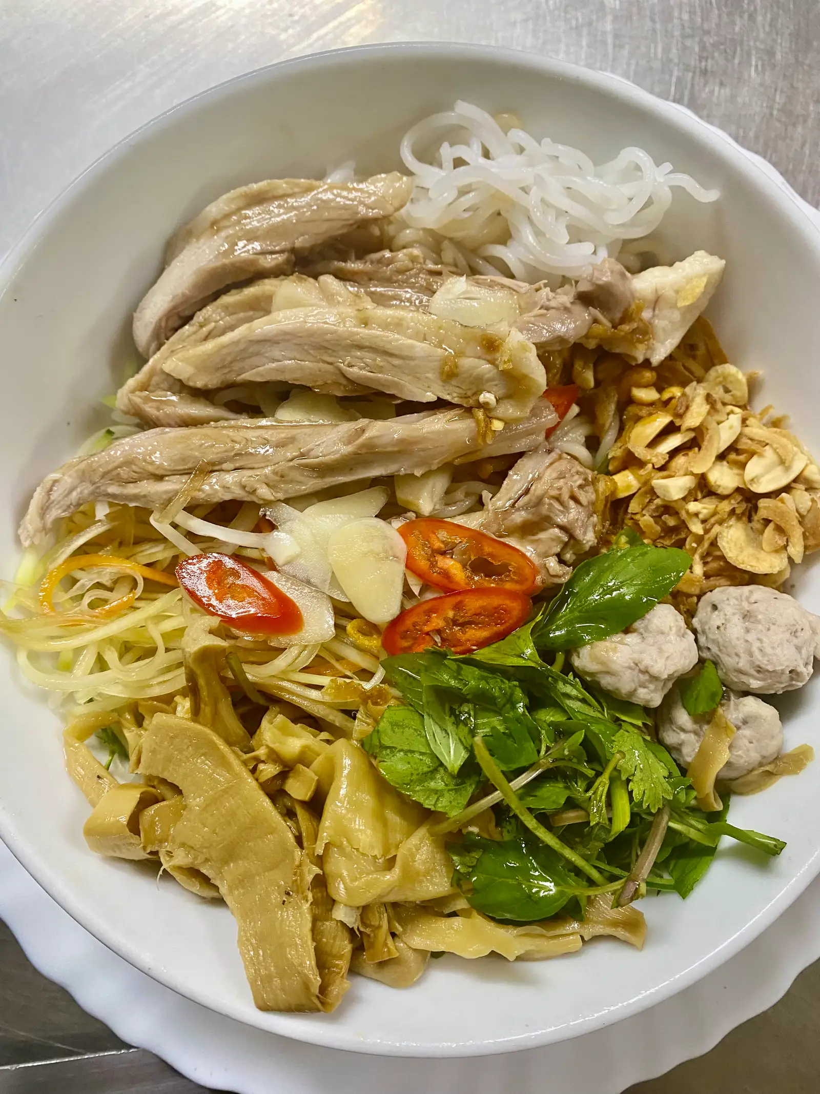 Hình ảnh Bún trộn măng ngan