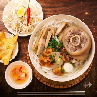 Hình ảnh Bánh canh đặc biệt giò + chả cá