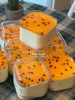 Mousse chanh dây - 37.000 ₫ tại Bối Bakery - Bông Lan Trứng Muối & Bánh Ngọt - Nguyễn Thượng Hiền