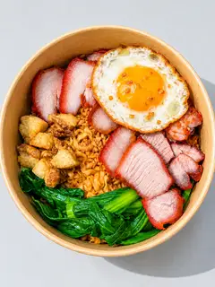 Hình ảnh Mì trộn xá xíu trứng