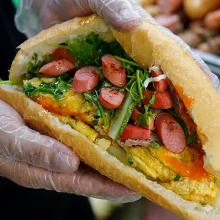 Hình ảnh Bánh Mì Trứng Xúc Xích