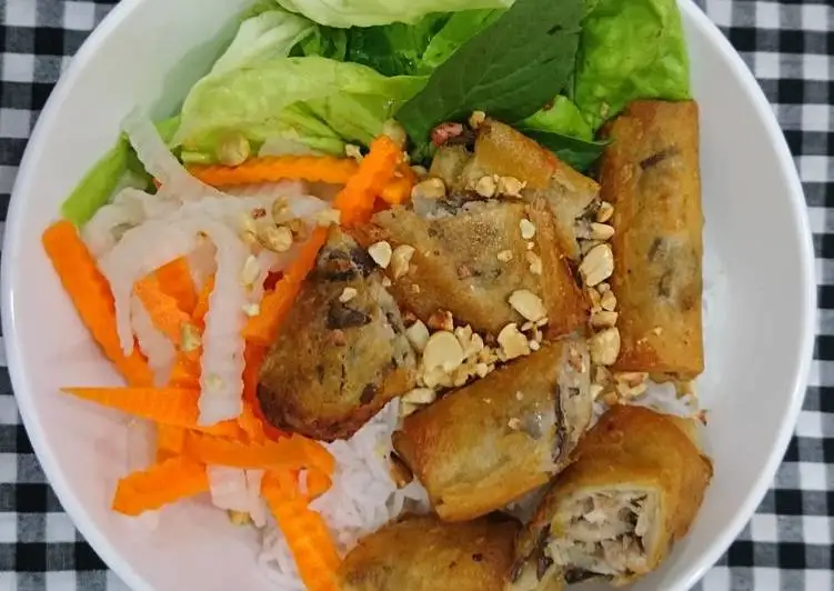 Hình ảnh Bánh Hỏi Chả Giò + Bì
