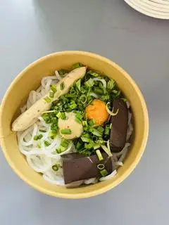 Hình ảnh Bún mọc tiết giò tai