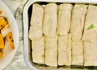 Chả huế - 1 cây - 8.000 ₫ tại Quán Bà Dạng - Bánh Canh Cua Đặc Sản Huế - Đặng Văn Ngữ