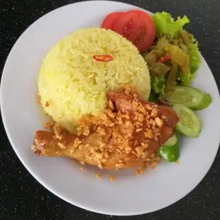Cơm gà nhỏ mắm tỏi - 62.000 ₫ tại Cơm Gà Xối Mỡ Ông Địa - Lý Chính Thắng