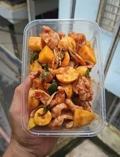 Hình ảnh Chân Gà Sốt Thái Size To Có Mix Trứng