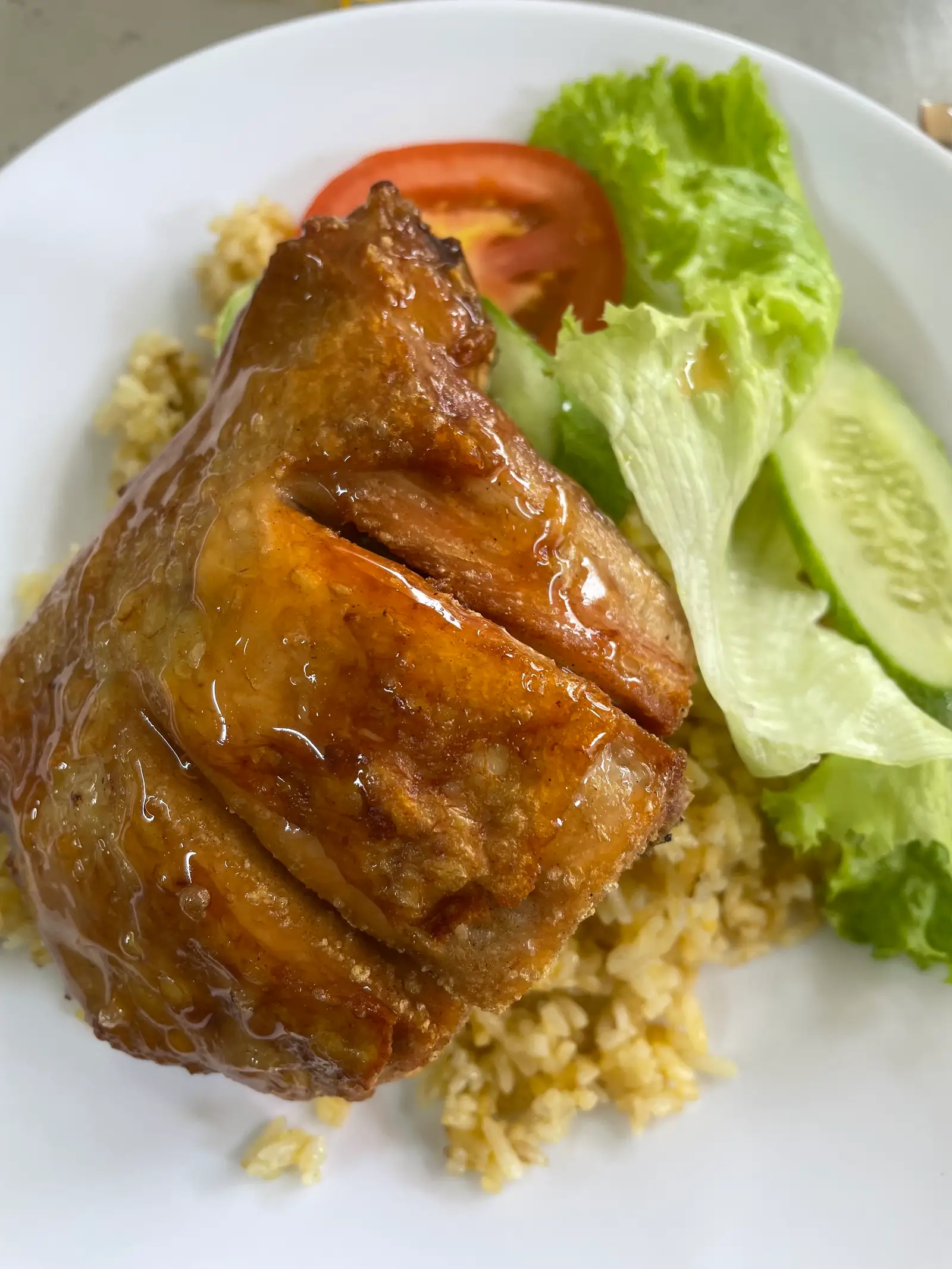 Hình ảnh Cơm gà xối mỡ mà đùi