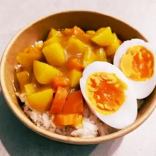 Cơm cà ri trứng ( chay ) - 41.000 ₫ tại Nhà Bảo - Nui Xào, Mì Xào & Cà Ri - Nguyễn Trọng Tuyển