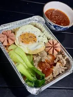 Mì trộn trứng xúc xích - 50.000 ₫ tại Tacos Nhà NN Foods - Lê Quang Định
