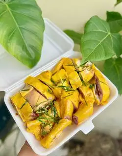 Hình ảnh GIẢM 40K ( 90K)  NỬA CON GÀ Ủ MUỐI  LOẠI 1 - nước chấm đặc biệt kèm rau 