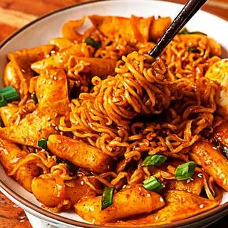 Hình ảnh Mì Trộn Tokbokki (Bánh Gạo) Chả Cá