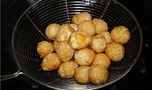 Trứng cút chiên-5 trứng - 14.000 ₫ tại Ăn Vặt Bonu - Cá Viên Chiên & Mì Trộn - Dương Bá Trạc
