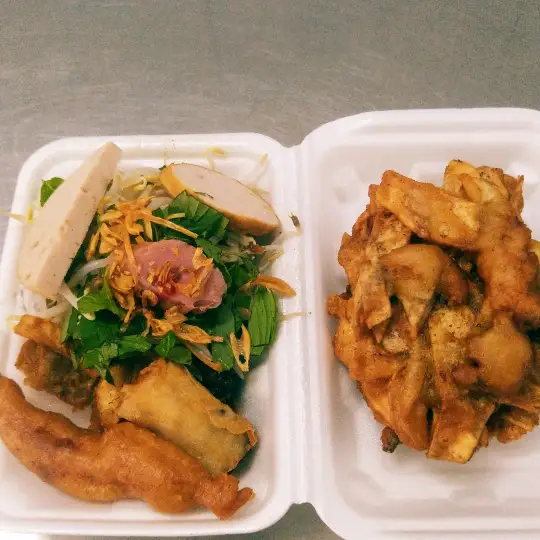 Hình ảnh Combo bánh cuốn full topping - bánh chiên - khăn lạnh
