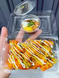 Bánh tráng cuộn đỏ - 25.000 ₫ tại Tiệm Trà Qyan - Trà Sữa, Trà Trái Cây & Bánh Tráng Trộn - Nguyễn Kiệm