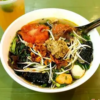 Hình ảnh Bánh đa cua đặc biệt - Bánh đỏ to