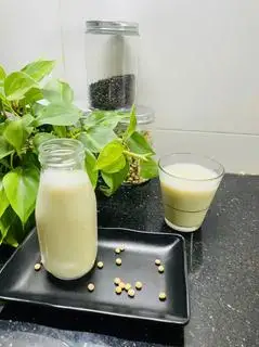 Hình ảnh Sữa đậu nành lá dứa thơm mát ngọt dịu