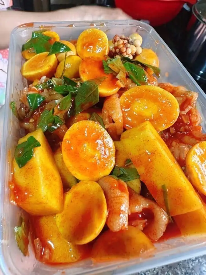 Chân gà Mix Trứng Non ( Hộp Lớn )  - 165.000 ₫ tại Kaka - Chân Gà & Trứng Non Sốt Thái - Lê Trọng Tấn