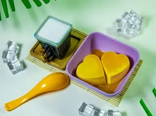 Bánh flan trái tim phần 2 cái - 39.000 ₫ tại Chè Chi Trần - 143 Nguyễn Sỹ Sách