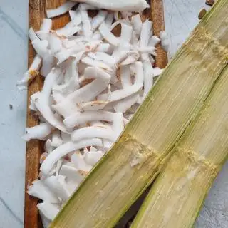 Mía ép với cơm dừa, lá dứa - sugarcane mixed with coconut meat and pandan leave. s  - 20.000 ₫ tại Cane - Mía Mix Nghê, Mía Mix Gừng & Mía Mix Củ Dền - Nguyễn Văn Hưởng