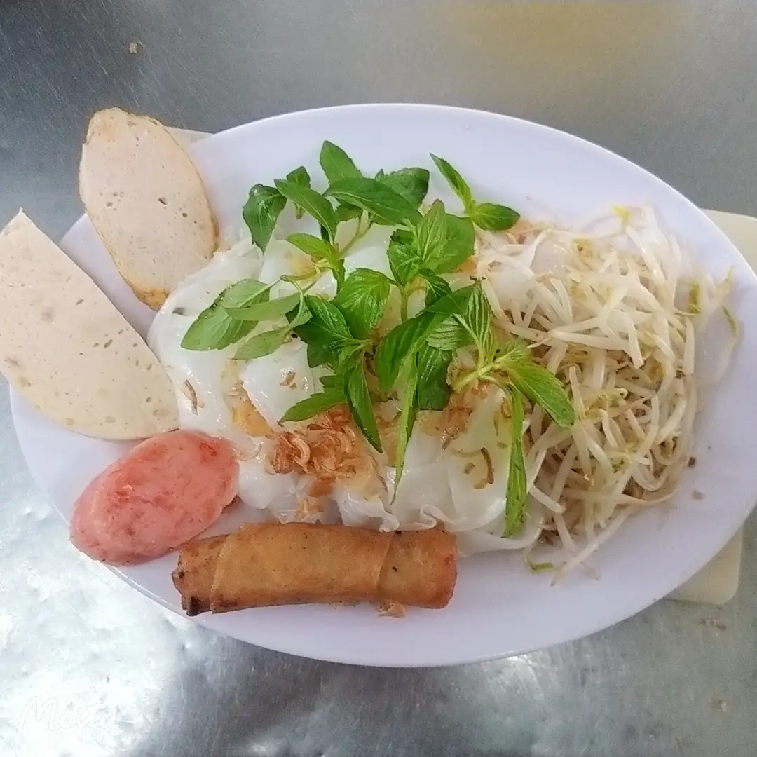Bánh ướt đầy đủ - 30.000 ₫ tại Bánh Cuốn & Súp Cua Ngọc Lan - Trương Hoàng Thanh