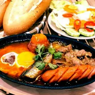 Bò Né - Trứng Ốp La - Xúc Xích Đức - 55.000 ₫ tại Bánh Mì Chấm - Cá Hấp Sốt Cà & Bánh Mì Xíu Mại - Hương Lộ 2