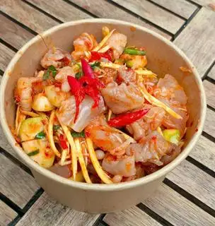 Hình ảnh Gân bò mix chân gà sốt thái 