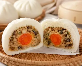 Hình ảnh Bánh bao thập cẩm trứng muối