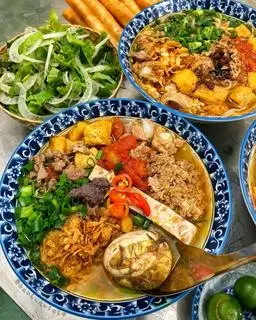 Hình ảnh BÚN RIÊU ĐẦY ĐỦ ( có mắm tôm ) 