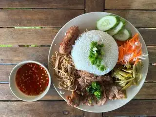Hình ảnh Cơm sườn nem nướng
