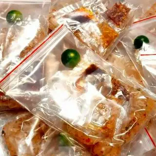 Bánh tráng sợi dẻo trộn sate tỏi - 20.000 ₫ tại Ăn Vặt Rio - Lê Thị Riêng