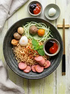 Hình ảnh Mì Trộn viên chiên sốt thái