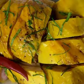 Hình ảnh Gà ủ muối nửa con to