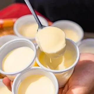 Hình ảnh sữa chua phô mai (lốc 10 hủ)