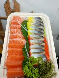 Sashimi cá hồi và cá trích ép trứng mix - Mix 2A2 - 298.000 ₫ tại Sushi T&T - Cá hồi và Sashimi - Hồng Đức