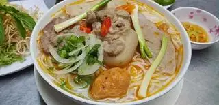 Hình ảnh Bún bò Huế - đầy đủ
