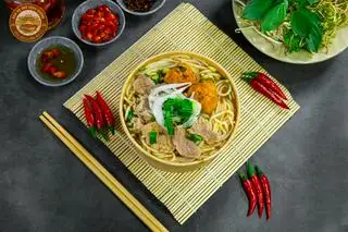 TÁI - CHẢ CUA - 67.000 ₫ tại Bún Bò Huế Sông Hương - Quang Trung
