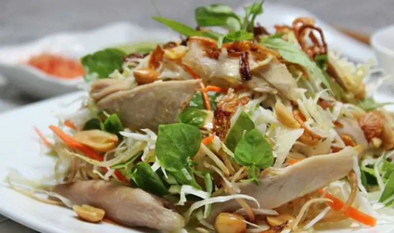 Hình ảnh 1/2 con gà trộn gỏi + cháo