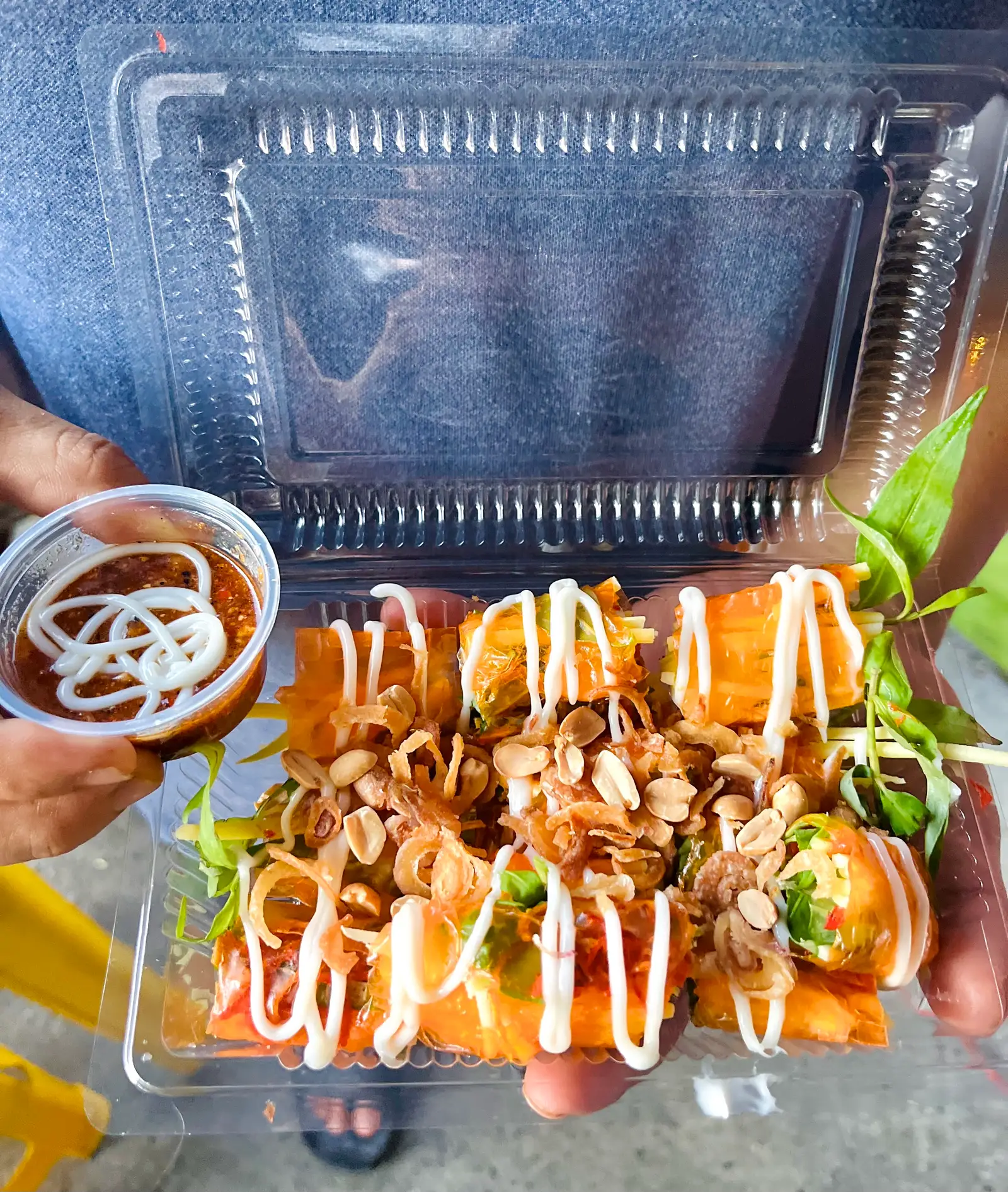 Bánh tráng cuốn sốt me bơ - 30.000 ₫ tại Bánh Tráng & Tré Trộn Đường Tàu - Đường Số 12