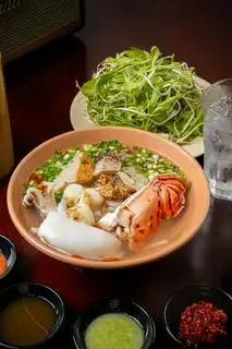 Bánh canh đặc biệt - 67.000 ₫ tại Bánh Canh Càng Cúm Nhựt Tân - Trần Quang Diệu